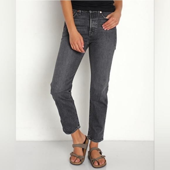 EUC Levi's Wedgie Straight Jeans Break a Leg 26/28 - Picture 2 of 3